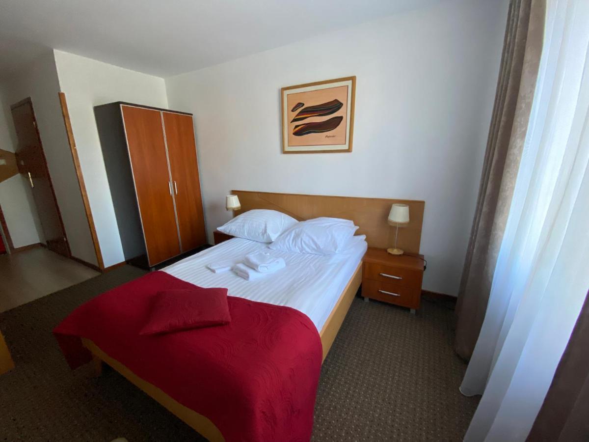 Obiekt "Czarny Rycerz" Aparthotel ยัสต์แชมเบียซดรุย ภายนอก รูปภาพ